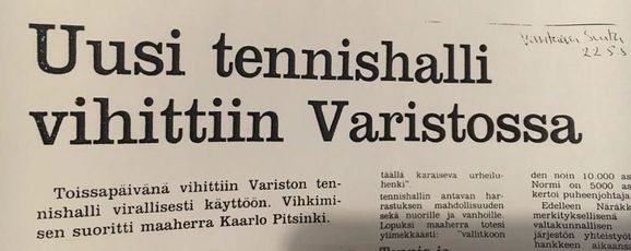 Sanomalehtiartikkeli Variston Tenniskeskuksen avaamisesta